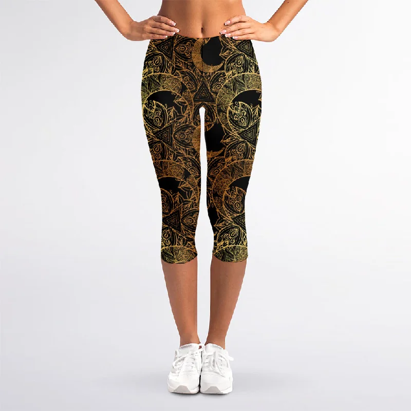 Black And Gold Celestial Pattern Print Women's Capri Leggings Comfortable Printed Workout Leggings