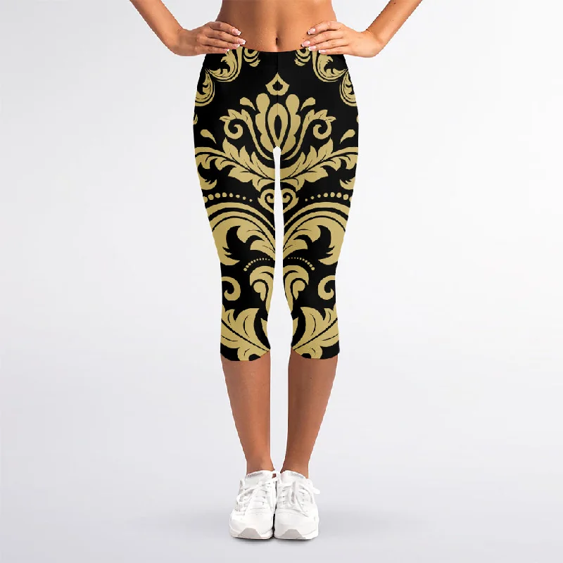 Black And Beige Damask Pattern Print Women's Capri Leggings Stylish Sweat-Proof Leggings