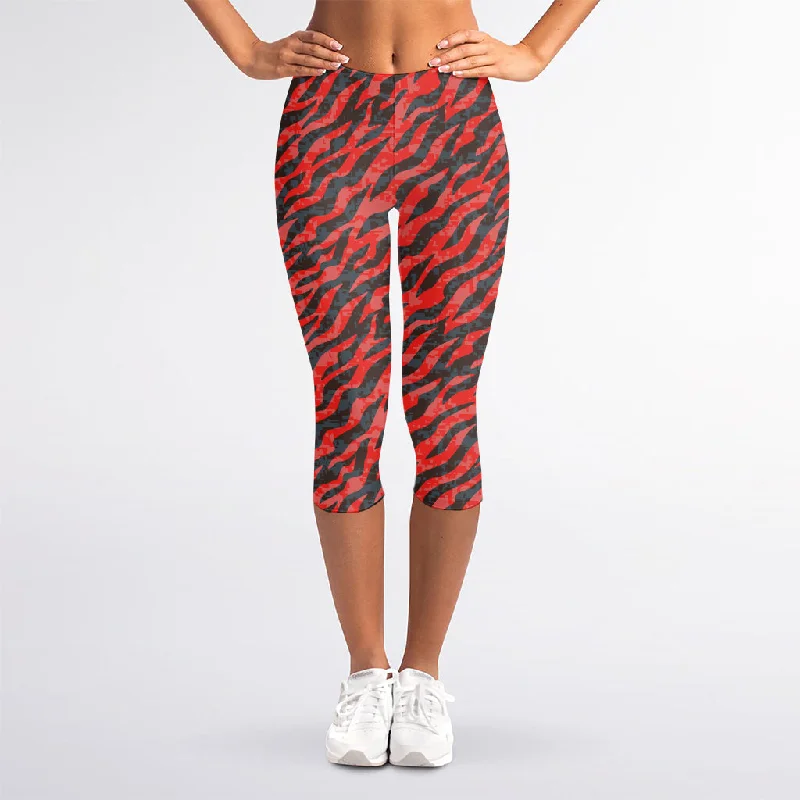Black And Red Tiger Stripe Camo Print Women's Capri Leggings Comfortable Slim Fit Leggings
