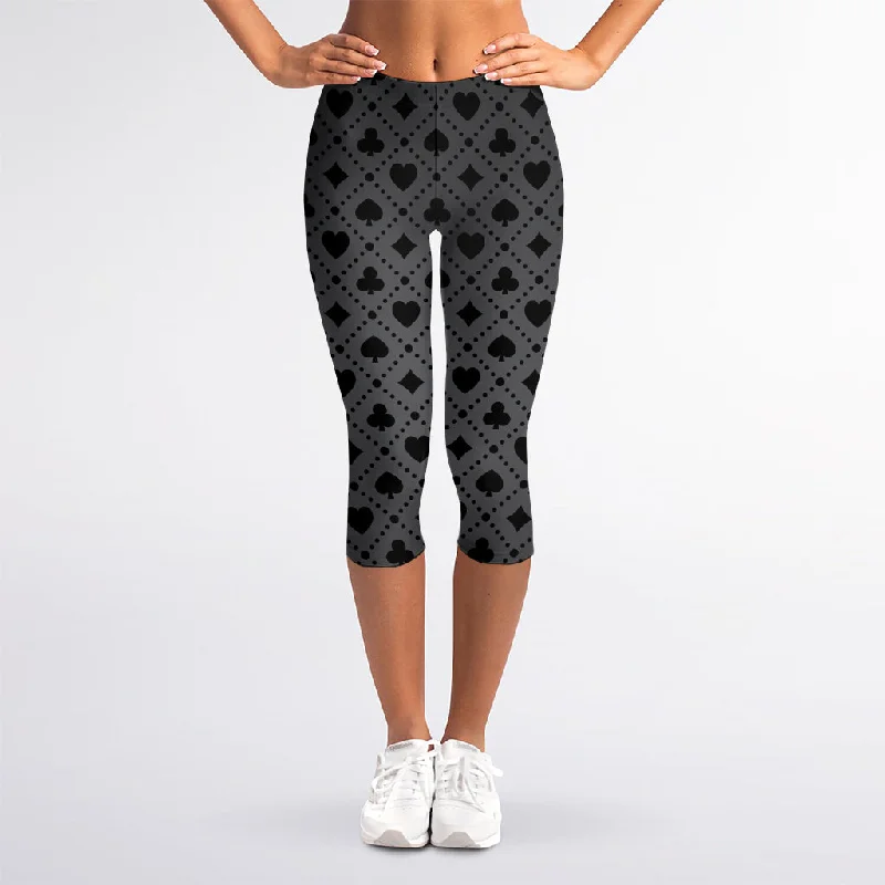 Black And Grey Playing Card Suits Print Women's Capri Leggings Elegant Satin Finish Leggings