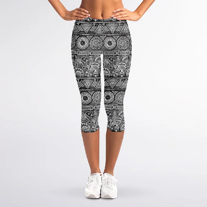 Black And White Ethnic Pattern Print Women's Capri Leggings Trendy High-Compression Leggings