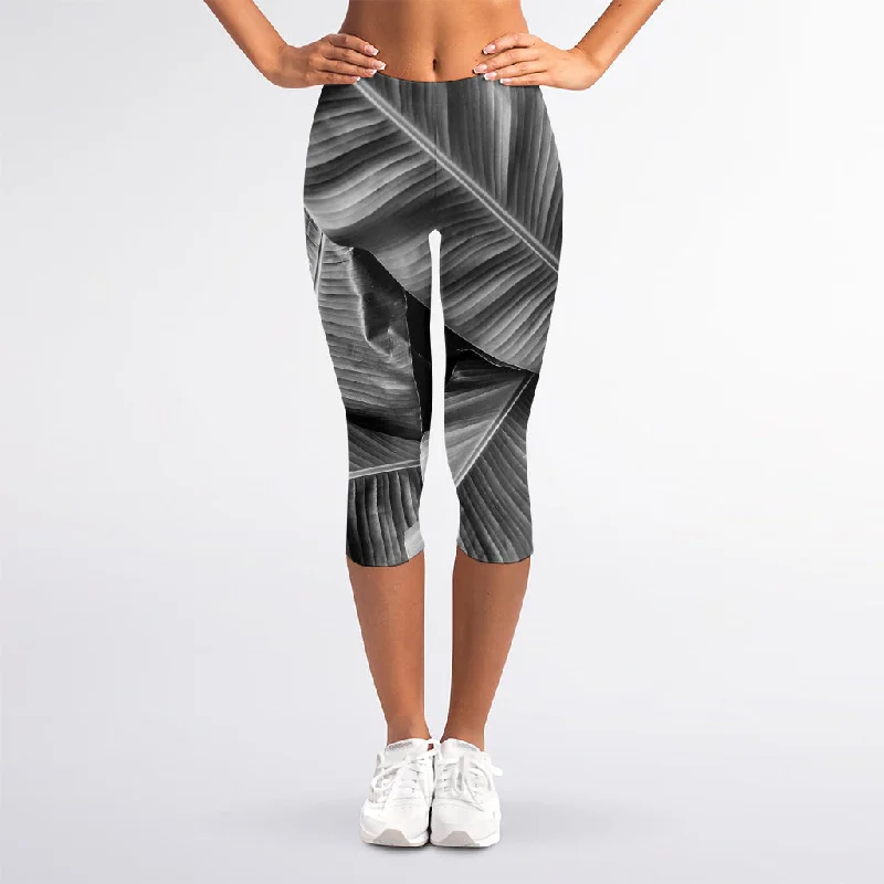 Black And White Banana Leaf Print Women's Capri Leggings Trendy Spandex Leggings