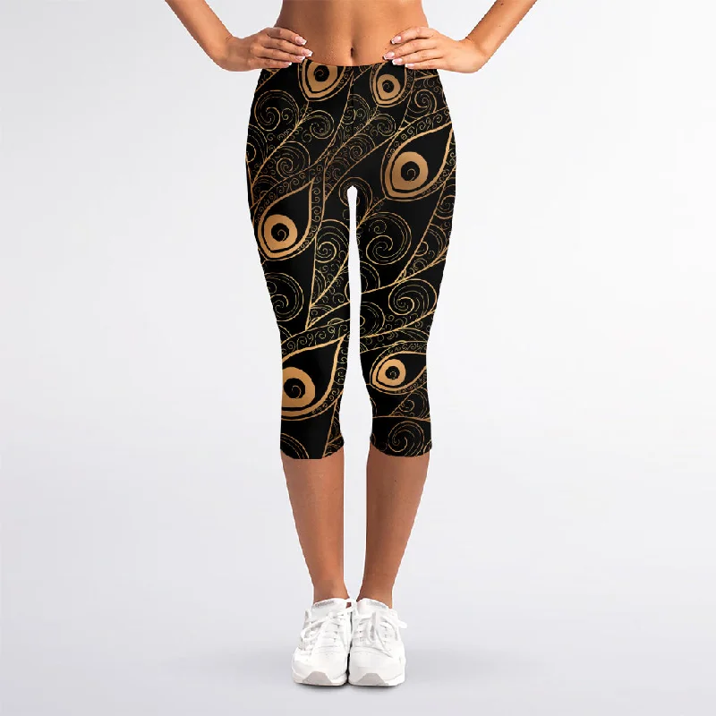 Black And Gold Peacock Feather Print Women's Capri Leggings Stylish Winter-Ready Leggings