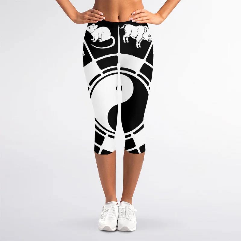 Black And White Chinese Zodiac Print Women's Capri Leggings Chic Workout Leggings