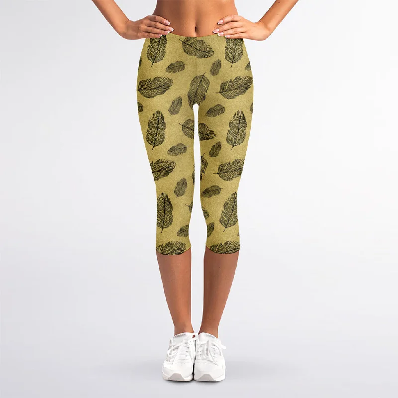 Black And Gold Feather Pattern Print Women's Capri Leggings Cozy Lounge Pants Leggings