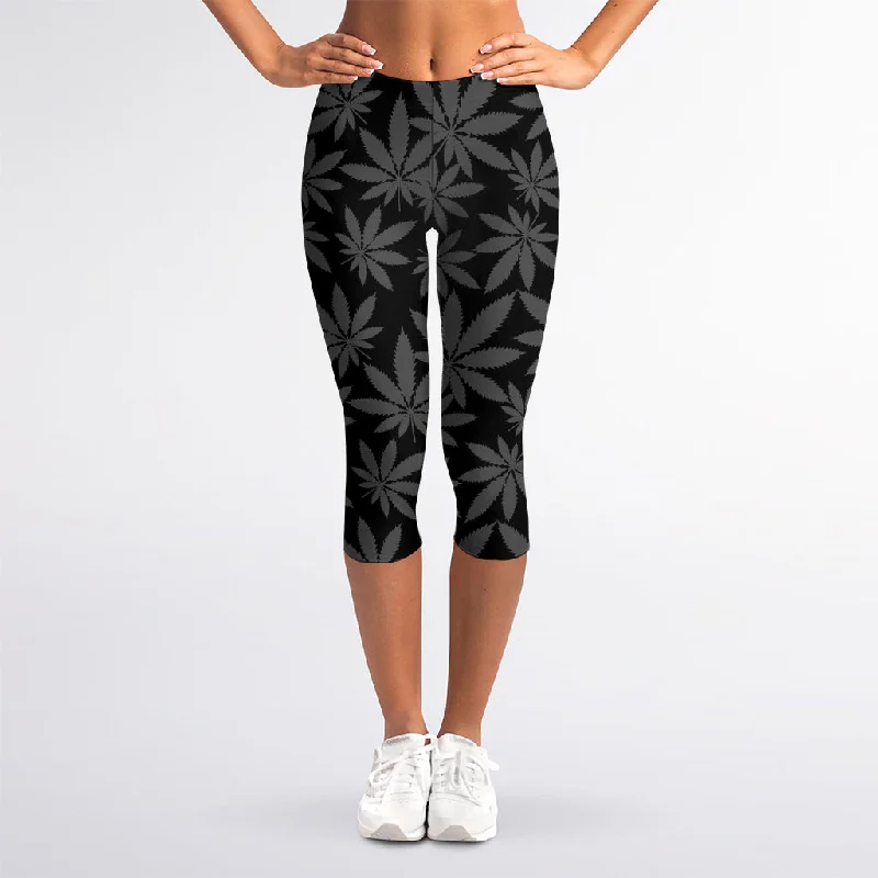 Black And Grey Pot Leaf Pattern Print Women's Capri Leggings Elegant Metallic Leggings